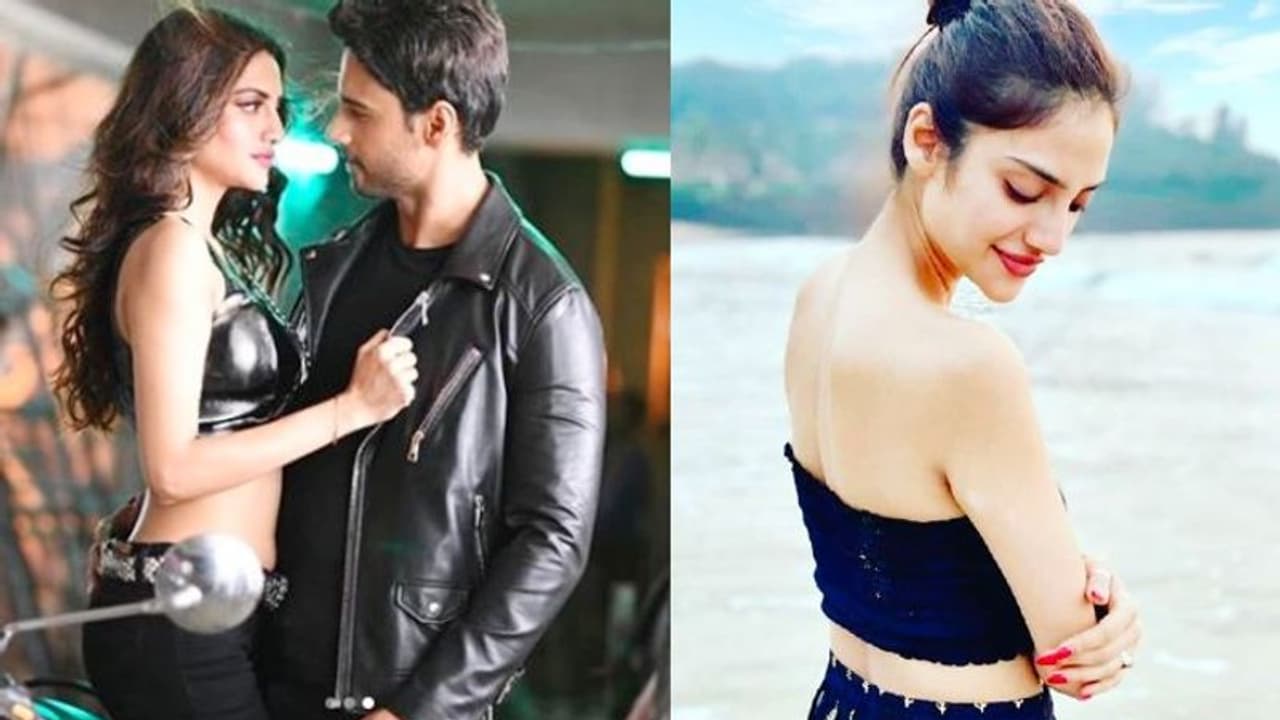 মরুভূমিতে নুসরতের সঙ্গী কে, তবে কি যশের সঙ্গেই গোপনে ছুটি কাটাচ্ছেন সাংসদ অভিনেত্রী, প্রশ্ন ভক্তদের মরুভূমিতে নুসরতের সঙ্গী কে, তবে কি যশের সঙ্গেই গোপনে ছুটি কাটাচ্ছেন সাংসদ অভিনেত্রী, প্রশ্ন ভক্তদের