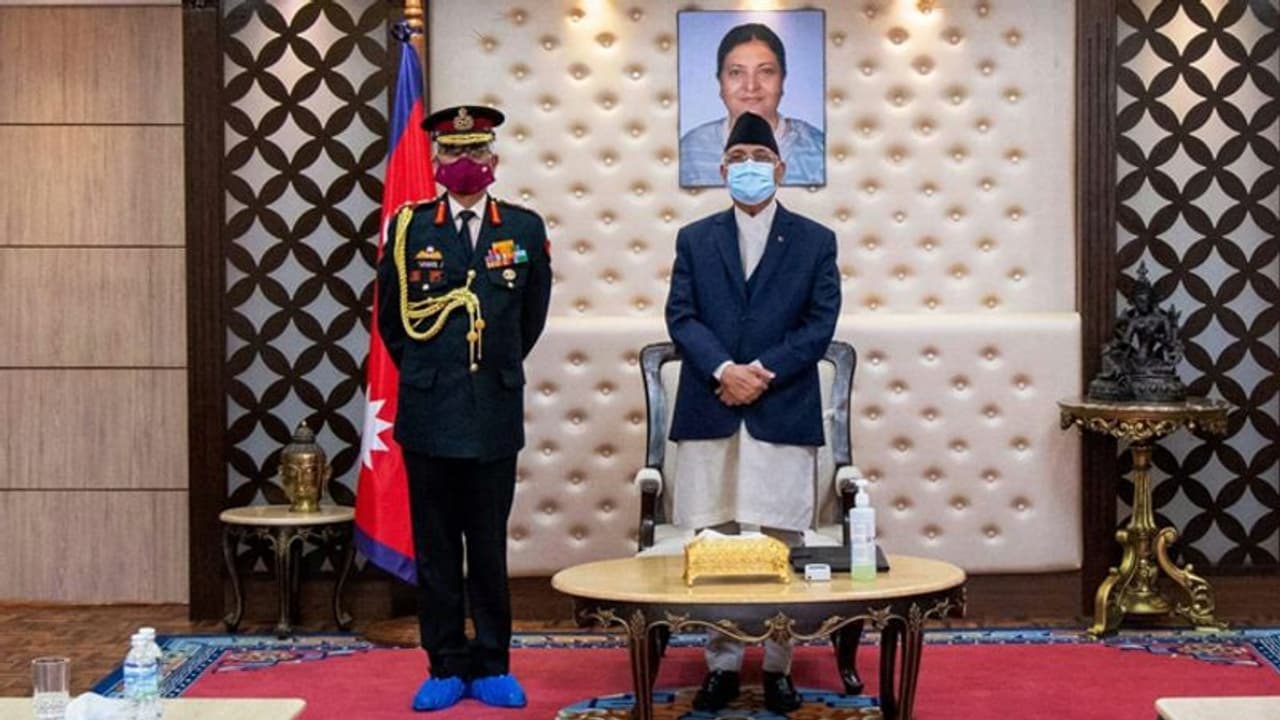 आर्मी चीफ नरवणे के दौरे से बदले नेपाल के पीएम ओली के मिजाज, बोले बातचीत से सभी मुद्दे हो सकते हैं हल आर्मी चीफ नरवणे के दौरे से बदले नेपाल के पीएम ओली के मिजाज, बोले बातचीत से सभी मुद्दे हो सकते हैं हल