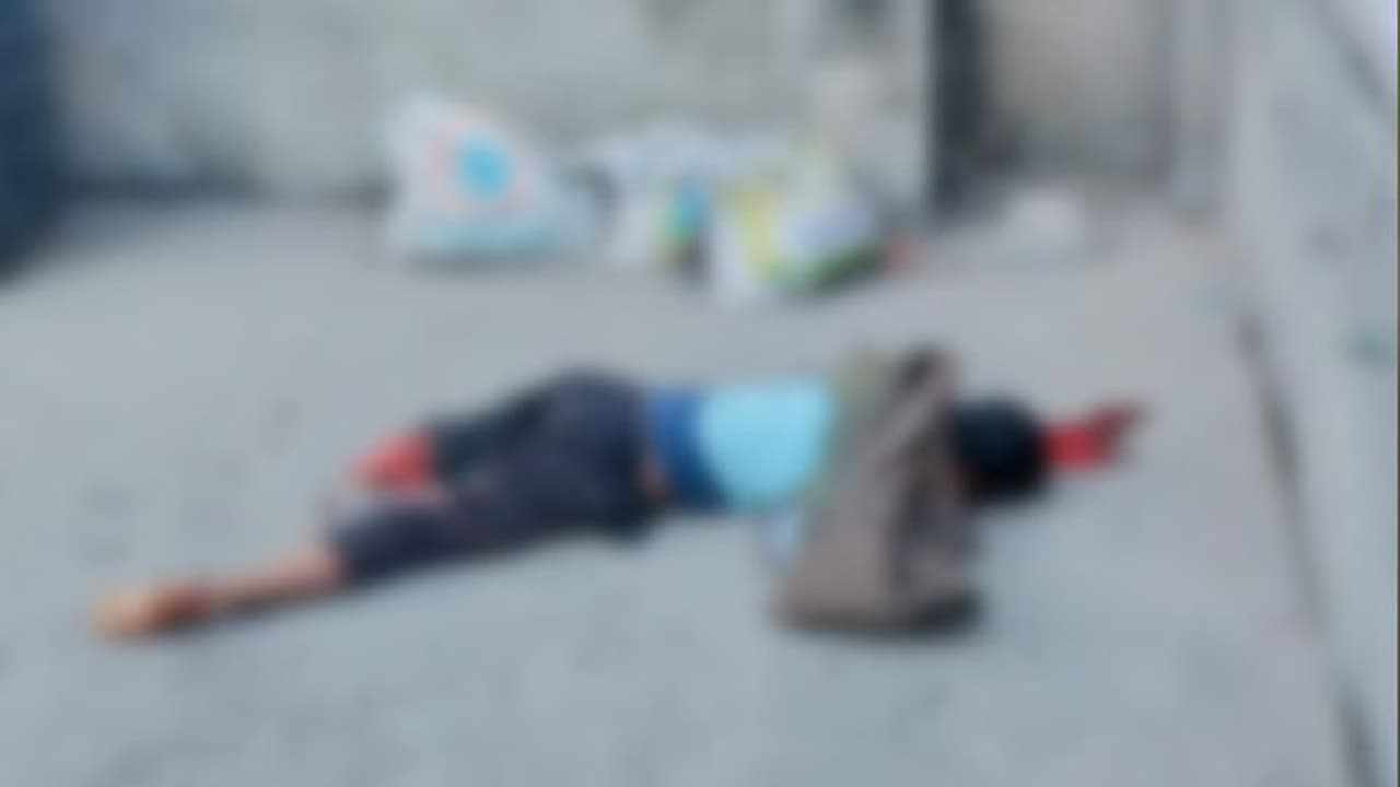 హైదరాబాద్: అర్ధరాత్రి కారు బీభత్సం... ఇద్దరి ప్రాణాలు బలి