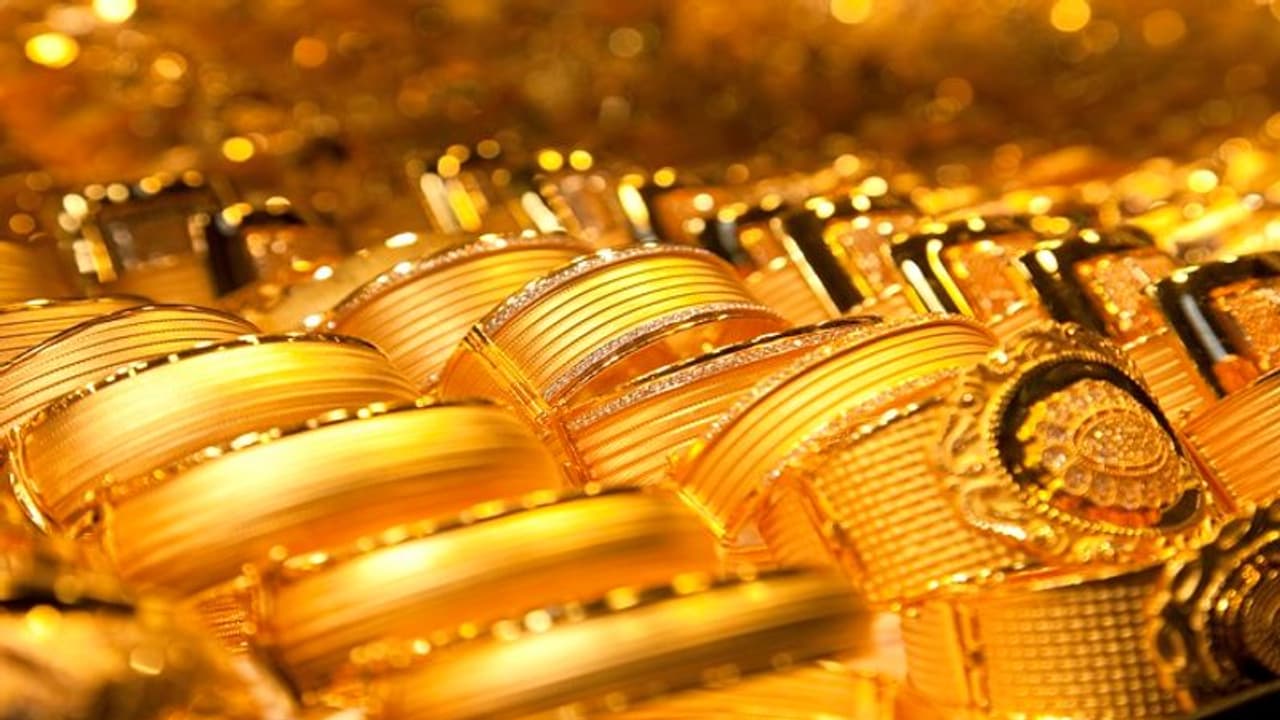 Gold price today : കുതിച്ചുയർന്ന് സ്വർണ വില; ഒരു പവൻ സ്വർണത്തിന് 160 രൂപ വർധിച്ചു Gold price today : കുതിച്ചുയർന്ന് സ്വർണ വില; ഒരു പവൻ സ്വർണത്തിന് 160 രൂപ വർധിച്ചു