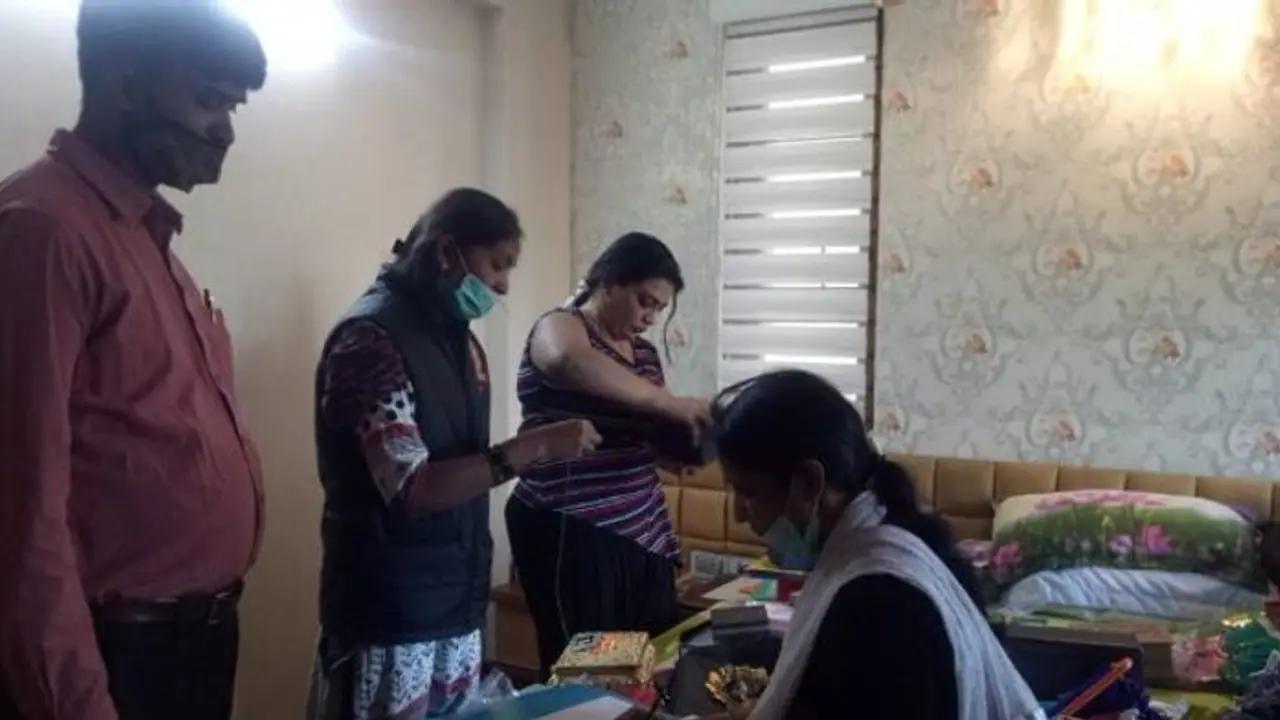 ACB raids KAS officer Sudha's house in Bengaluru ACB raids KAS officer Sudha's house in Bengaluru