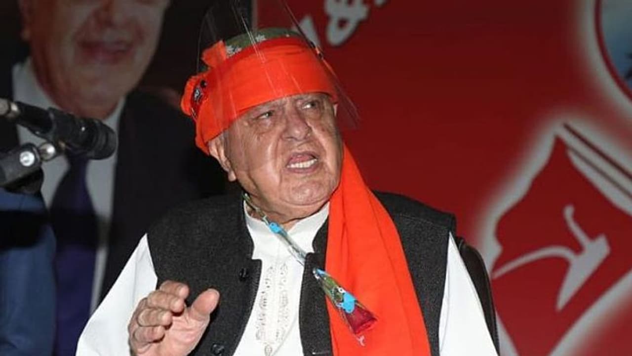 फारूख अब्दुल्ला की बीजेपी को चेतावनी, बोले नफरत को हथियार बनाया तो भारत के इतने टुकड़े होंगे कि रोक नहीं पाओगे फारूख अब्दुल्ला की बीजेपी को चेतावनी, बोले नफरत को हथियार बनाया तो भारत के इतने टुकड़े होंगे कि रोक नहीं पाओगे