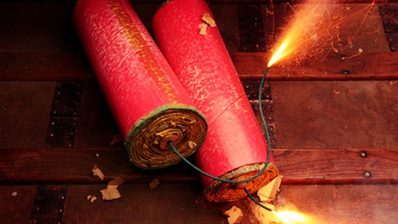 മൂന്നാർ കോളേജിനകത്ത് ഗുണ്ട് പടക്കം പൊട്ടി, പേടിച്ച് ബഹളം വച്ച് അധ്യാപകരും വിദ്യാർത്ഥികളും, പൊലീസ് അന്വേഷണം