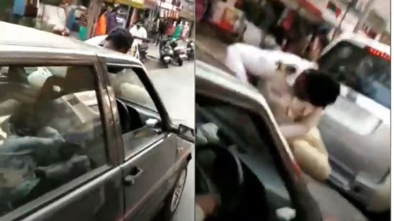 ದಂಡ ಹಾಕಲು ಬಂದ ಪೊಲೀಸ್‌ನ್ನು ಕಾರಿನ ಬಾನೆಟ್ ಮೇಲೆ ಎಳೆದೊಯ್ದ ಚಾಲಕ!