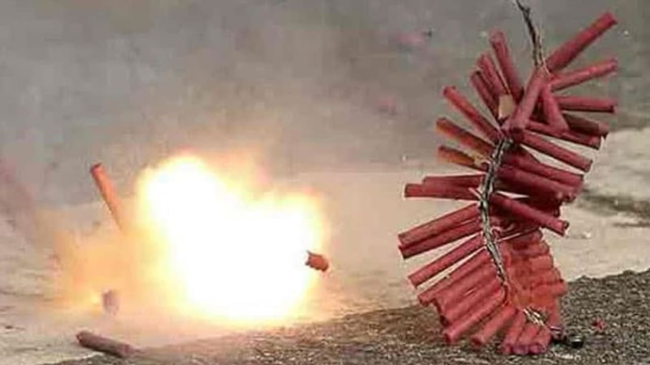 பாதுகாப்பான முறையில் தீபாவளியைக் கொண்டாடுங்கள்.. ப்ளீஸ் சரவெடியை மட்டும் வெடிக்காதீங்க.. TPCB வேண்டுகோள்..! பாதுகாப்பான முறையில் தீபாவளியைக் கொண்டாடுங்கள்.. ப்ளீஸ் சரவெடியை மட்டும் வெடிக்காதீங்க.. TPCB வேண்டுகோள்..!