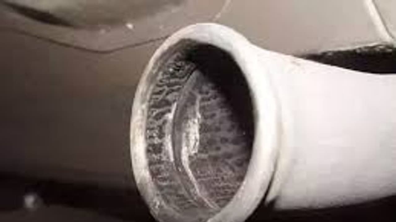 കാറിന്റെ സൈലന്സറില് നിന്നും വെള്ളം വരുന്നോ? ഇതാണ് കാരണം! കാറിന്റെ സൈലന്സറില് നിന്നും വെള്ളം വരുന്നോ? ഇതാണ് കാരണം!