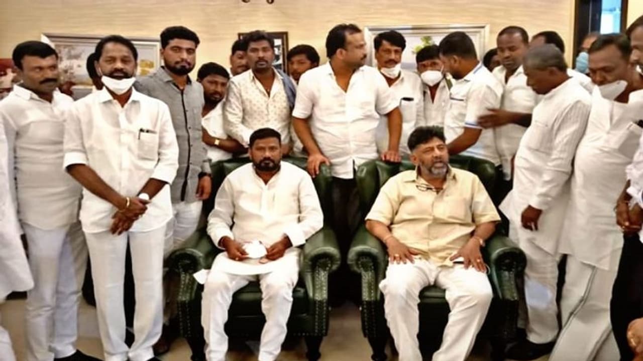 ಯಡಿಯೂಪರಪ್ಪ ಮಾತಿಗೂ ಡೋಂಟ್ ಕೇರ್: ಕಾಂಗ್ರೆಸ್ ಸೇರಿದ ಬಿಜೆಪಿ ನಾಯಕ