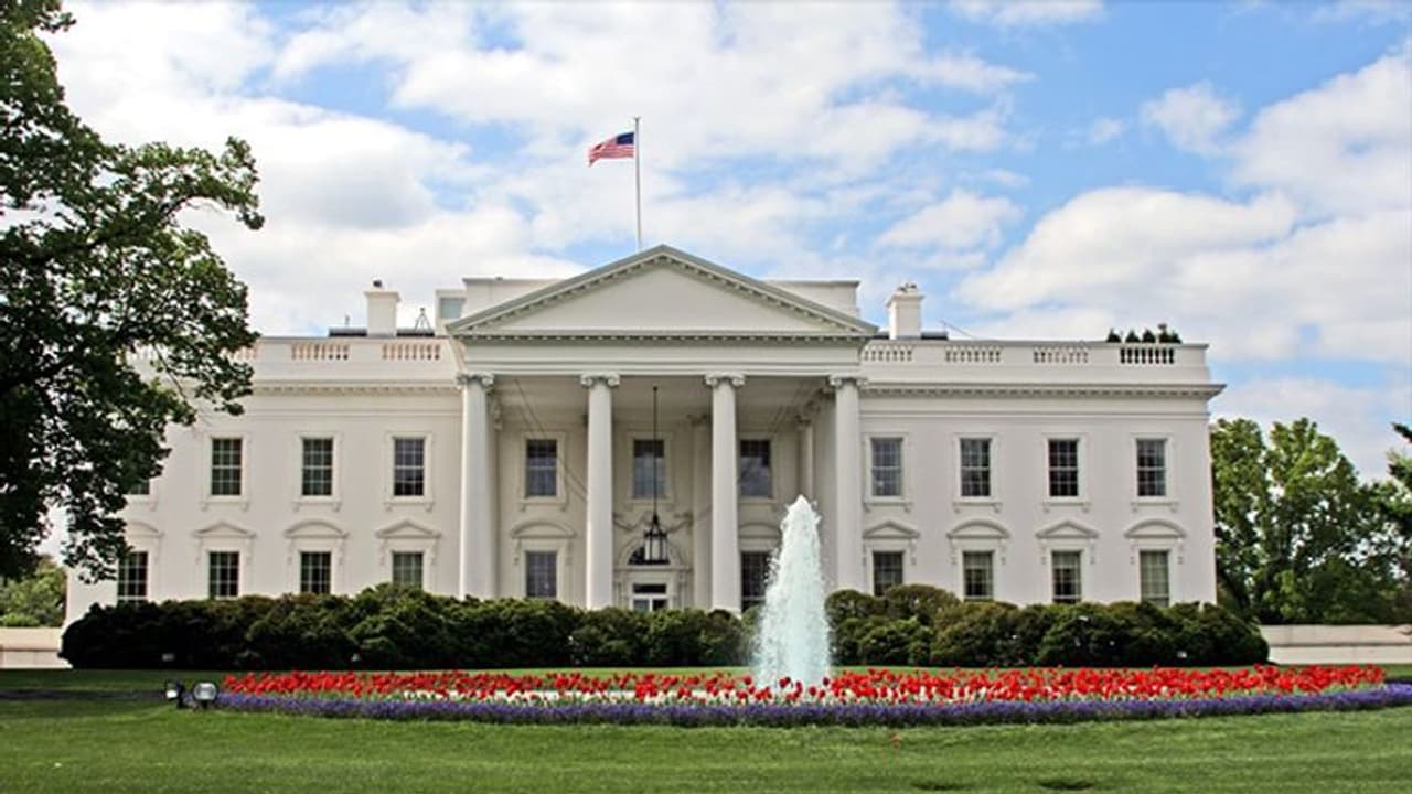 இந்தியர்கள் மீது அன்பு காட்டும் பைடன்… வெள்ளை மாளிகையில் முக்கிய பொறுப்பில் இந்திய வம்சாவளி நியமனம்!!