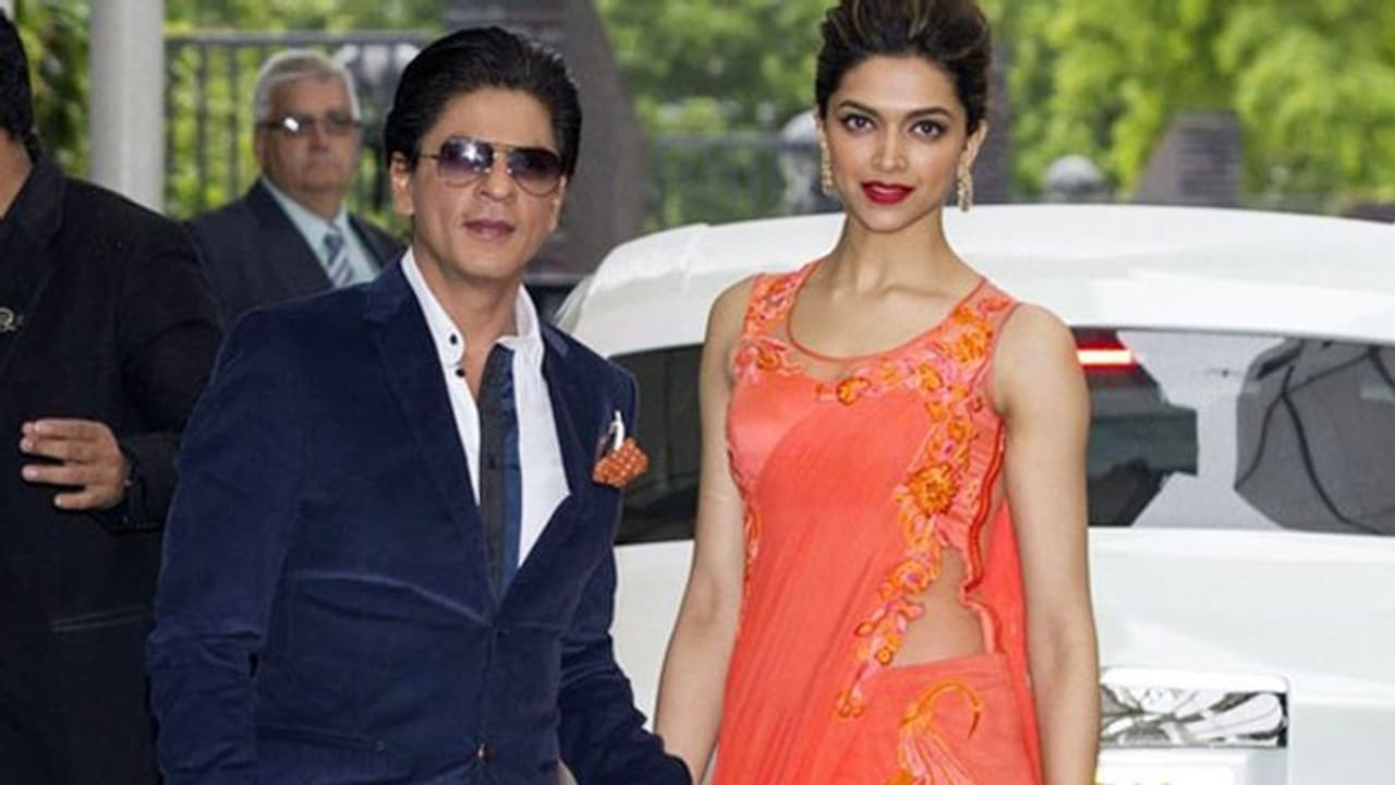 शाहरुख के साथ काम करने के लिए इतनी फीस ले रहीं दीपिका, कभी उन्हीं की फिल्म से किया था डेब्यू शाहरुख के साथ काम करने के लिए इतनी फीस ले रहीं दीपिका, कभी उन्हीं की फिल्म से किया था डेब्यू