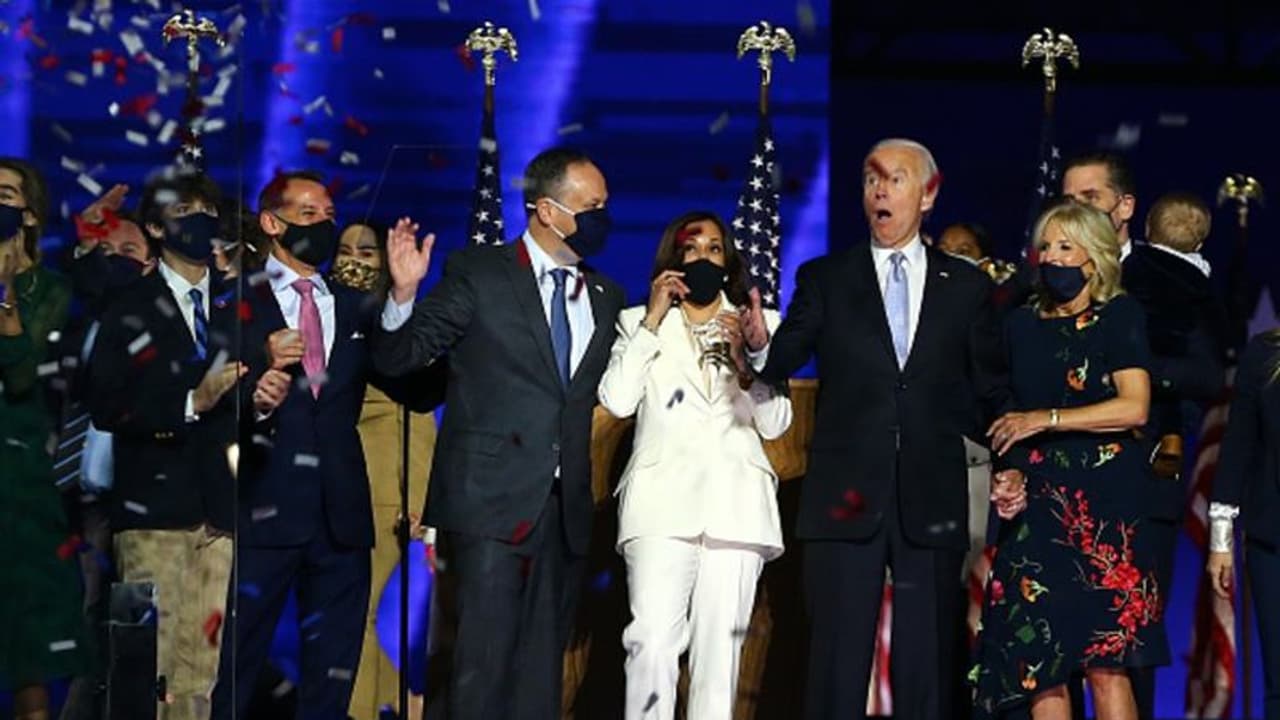 জয়ের খবর পেতেই কী করলেন বাইডেন নাতনির তোলা ছবি ভাইরাল, কোথায় তখন ট্রাম্প জয়ের খবর পেতেই কী করলেন বাইডেন নাতনির তোলা ছবি ভাইরাল, কোথায় তখন ট্রাম্প