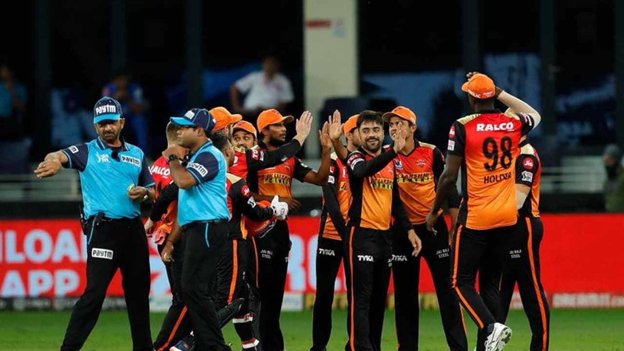 സണ്റൈസേഴ്സ് ഹൈദരാബാദിന് കനത്ത തിരിച്ചടി; സ്റ്റാര് പേസര്ക്ക് ശേഷിക്കുന്ന ഐപിഎല് മത്സരങ്ങള് നഷ്ടമാവും സണ്റൈസേഴ്സ് ഹൈദരാബാദിന് കനത്ത തിരിച്ചടി; സ്റ്റാര് പേസര്ക്ക് ശേഷിക്കുന്ന ഐപിഎല് മത്സരങ്ങള് നഷ്ടമാവും