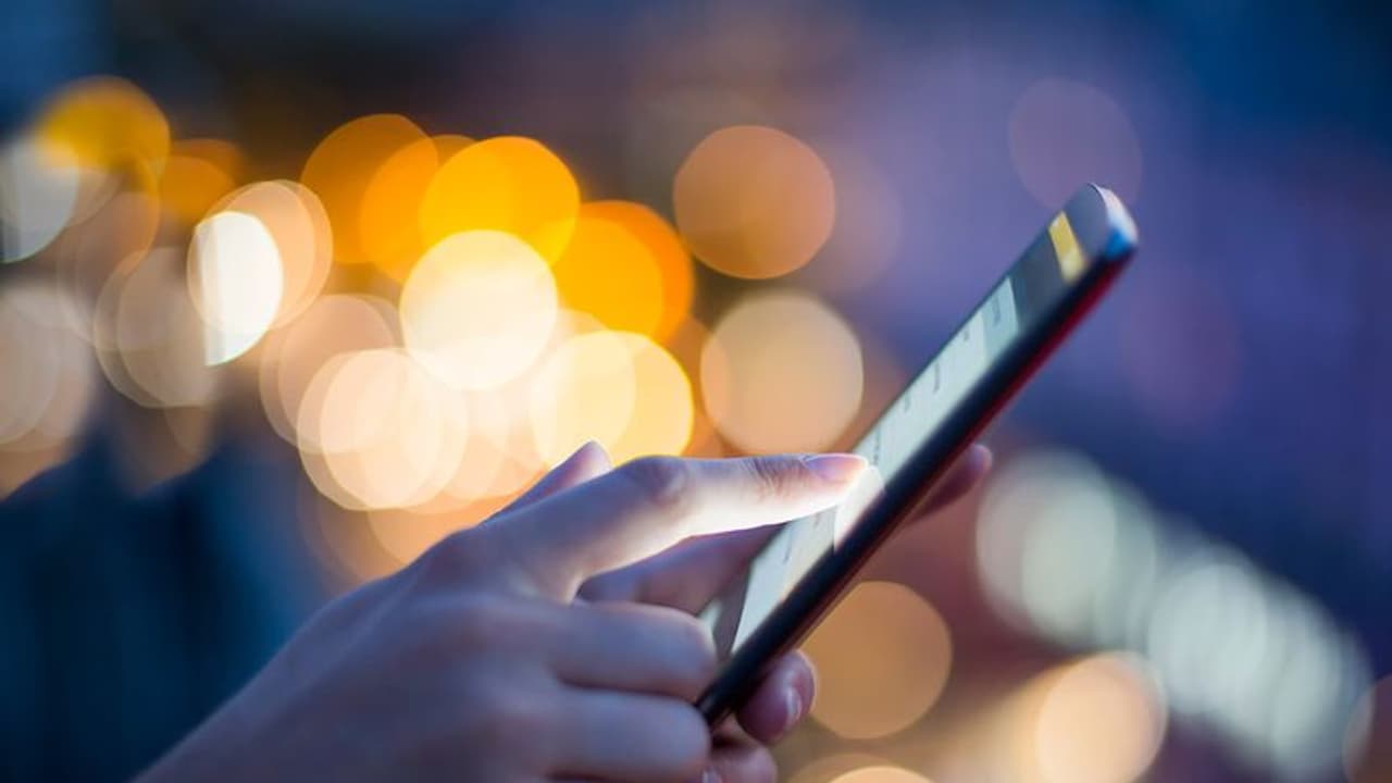 ಓಲ್ಡ್ ಫೋನ್ ಅಂತ ಎಸಿಬೇಡಿ: ಹಳೆಯ ಮೊಬೈಲ್ಗಳಿಗೆ ಭಾರಿ ಡಿಮ್ಯಾಂಡ್..! ಓಲ್ಡ್ ಫೋನ್ ಅಂತ ಎಸಿಬೇಡಿ: ಹಳೆಯ ಮೊಬೈಲ್ಗಳಿಗೆ ಭಾರಿ ಡಿಮ್ಯಾಂಡ್..!