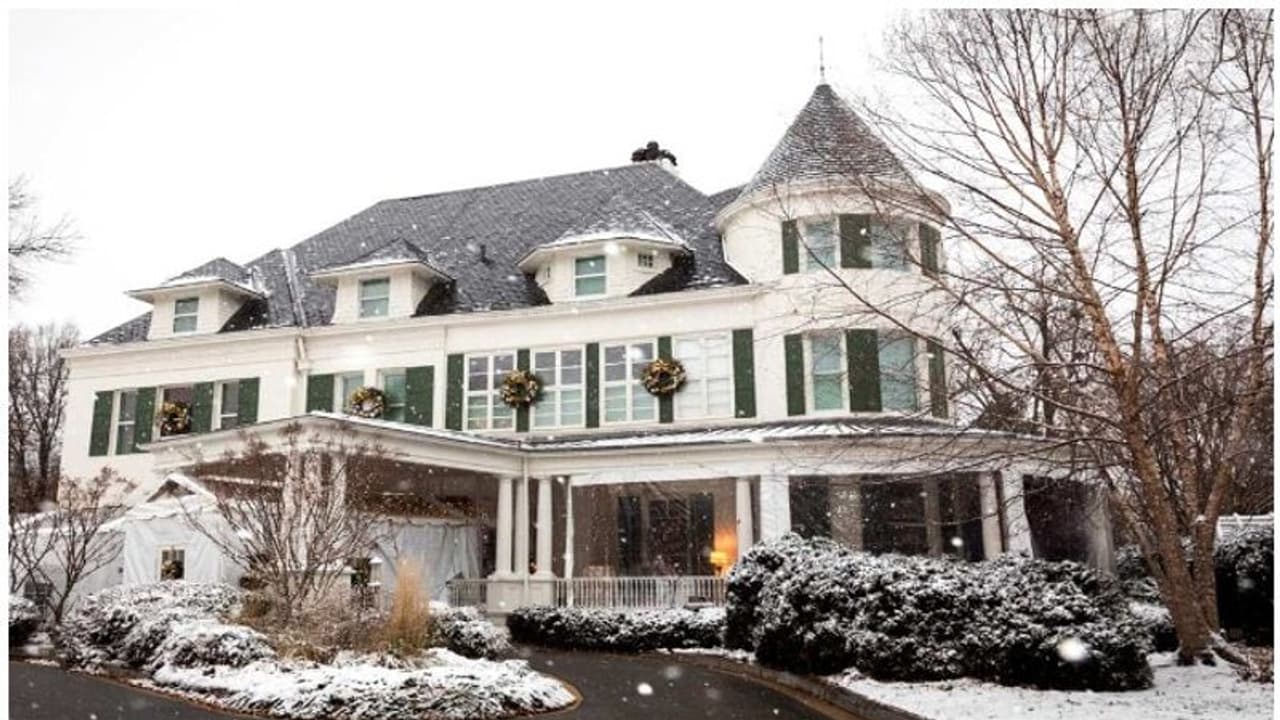 കമല ഇനി മുതൽ താമസിക്കാൻ പോകുന്നത് ഇവിടെയാണ്; മൂന്ന് നിലകളുള്ള ഈ ആഢംബര കൊട്ടാരത്തിന് ചില പ്രത്യേകതകളുണ്ട് കമല ഇനി മുതൽ താമസിക്കാൻ പോകുന്നത് ഇവിടെയാണ്; മൂന്ന് നിലകളുള്ള ഈ ആഢംബര കൊട്ടാരത്തിന് ചില പ്രത്യേകതകളുണ്ട്