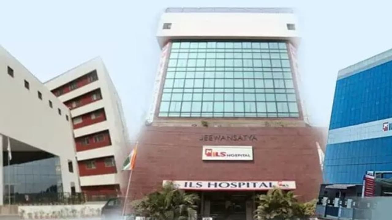 গলা ব্যথা নিয়ে নারকেলবাগানের ষষ্ঠ শ্রেণীর ছাত্রের মৃত্যু, কাঠগড়ায় ILS হাসপাতাল গলা ব্যথা নিয়ে নারকেলবাগানের ষষ্ঠ শ্রেণীর ছাত্রের মৃত্যু, কাঠগড়ায় ILS হাসপাতাল