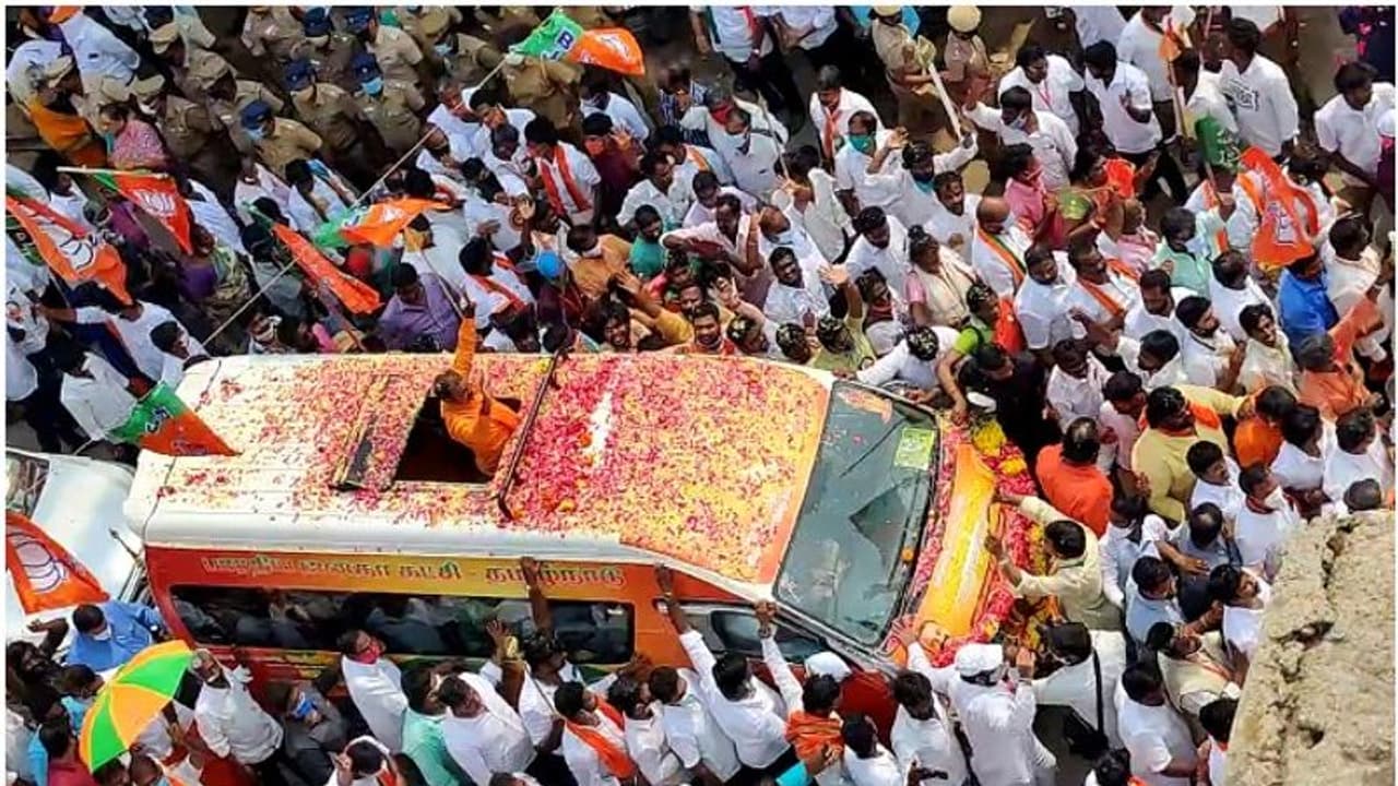 വെട്രിവേല് യാത്ര: തമിഴ്നാട്ടില് നൂറോളം ബിജെപി പ്രവർത്തകർ അറസ്റ്റിൽ വെട്രിവേല് യാത്ര: തമിഴ്നാട്ടില് നൂറോളം ബിജെപി പ്രവർത്തകർ അറസ്റ്റിൽ