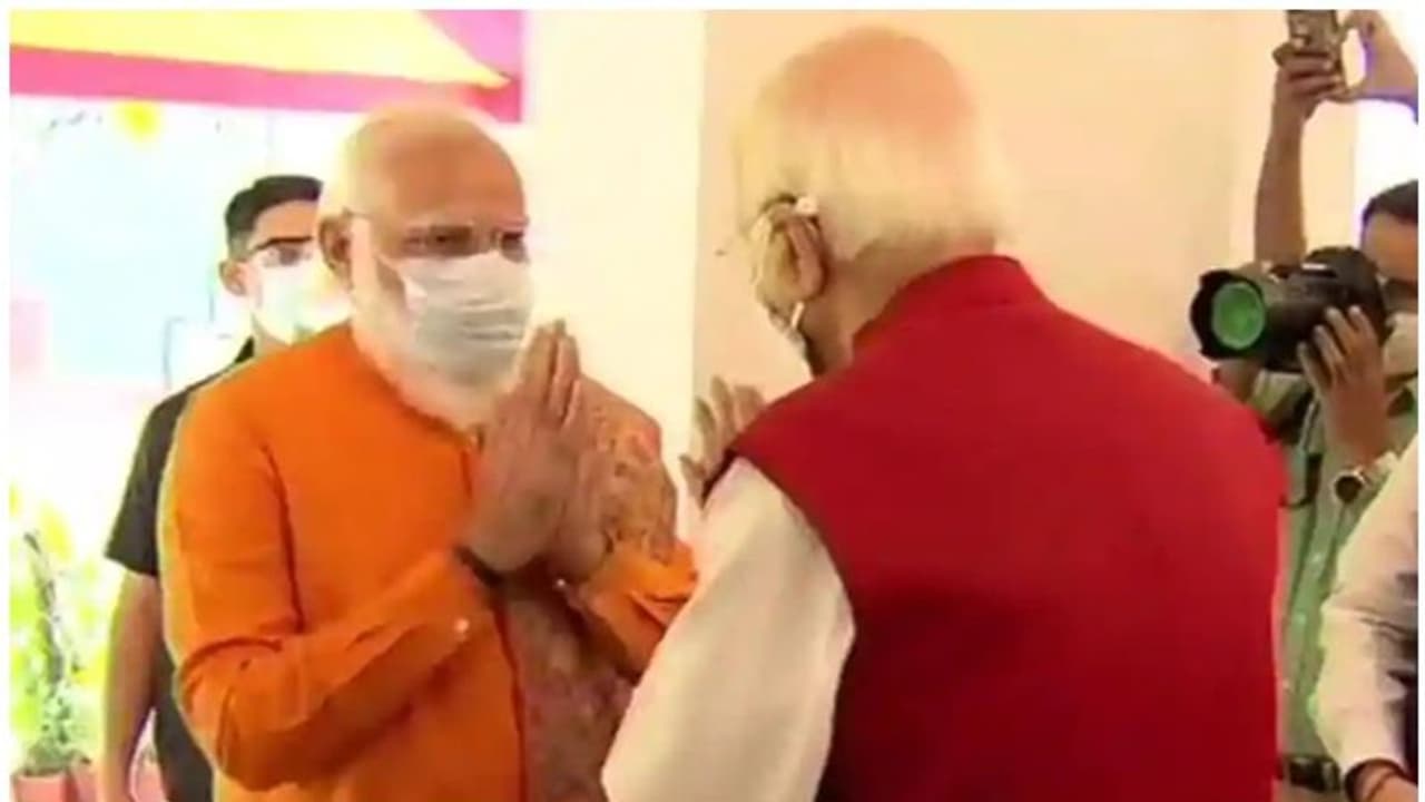 'പാര്ട്ടിയെ ഉന്നതിയിലേക്കെത്തിച്ച മനുഷ്യന്'; അദ്വാനിക്ക് പിറന്നാള് ആശംസകള് നേര്ന്ന് മോദി 'പാര്ട്ടിയെ ഉന്നതിയിലേക്കെത്തിച്ച മനുഷ്യന്'; അദ്വാനിക്ക് പിറന്നാള് ആശംസകള് നേര്ന്ന് മോദി