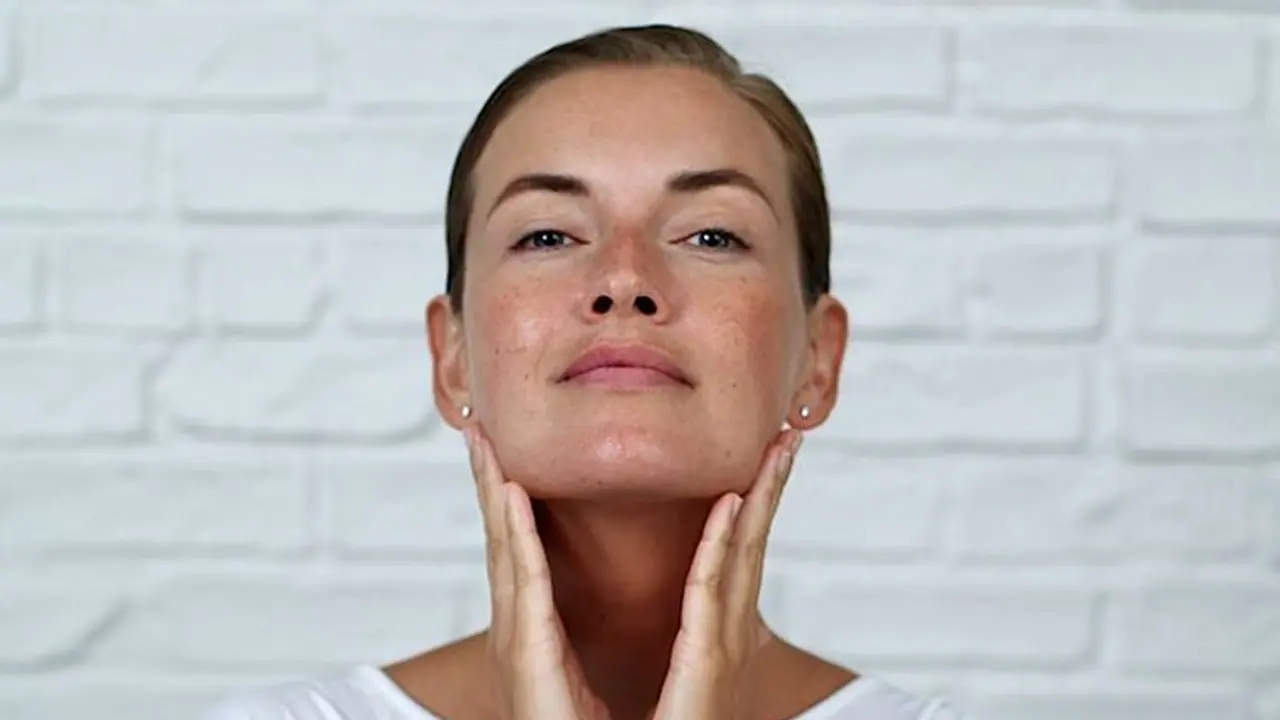 Acne: മുഖക്കുരു തടയാന്‍ ഭക്ഷണത്തില്‍ ശ്രദ്ധിക്കേണ്ട കാര്യങ്ങള്‍...