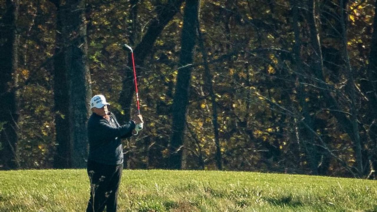 ಕೊರೋನಾ G20 ಸಮ್ಮಿಟ್ಗೆ ಚಕ್ಕರ್ ಹಾಕಿ ಗಾಲ್ಫ್ ಆಡಿದ ಟ್ರಂಪ್! ಕೊರೋನಾ G20 ಸಮ್ಮಿಟ್ಗೆ ಚಕ್ಕರ್ ಹಾಕಿ ಗಾಲ್ಫ್ ಆಡಿದ ಟ್ರಂಪ್!