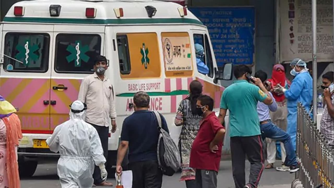 दिल्ली में कोरोना के तेजी से बढ़े मामले, एक दिन में 7,745 लोग संक्रमित, 77 लोगों की मौत दिल्ली में कोरोना के तेजी से बढ़े मामले, एक दिन में 7,745 लोग संक्रमित, 77 लोगों की मौत