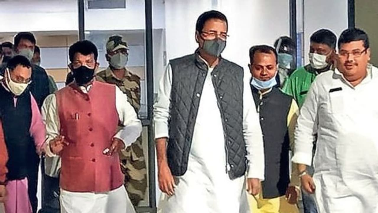 चुनाव परिणाम आने के पहले ही कांग्रेस को सताने लगा ये डर,कई राज्यों के बड़े नेताओं ने डाला डेरा चुनाव परिणाम आने के पहले ही कांग्रेस को सताने लगा ये डर,कई राज्यों के बड़े नेताओं ने डाला डेरा