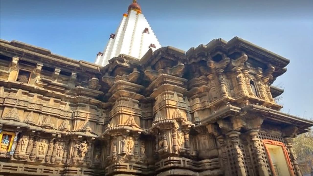 महाराष्ट्र के इस मंदिर में है 2 हजार साल प्राचीन लक्ष्मी प्रतिमा, साल में 2 बार यहां दिखता है अद्भुत नजारा महाराष्ट्र के इस मंदिर में है 2 हजार साल प्राचीन लक्ष्मी प्रतिमा, साल में 2 बार यहां दिखता है अद्भुत नजारा