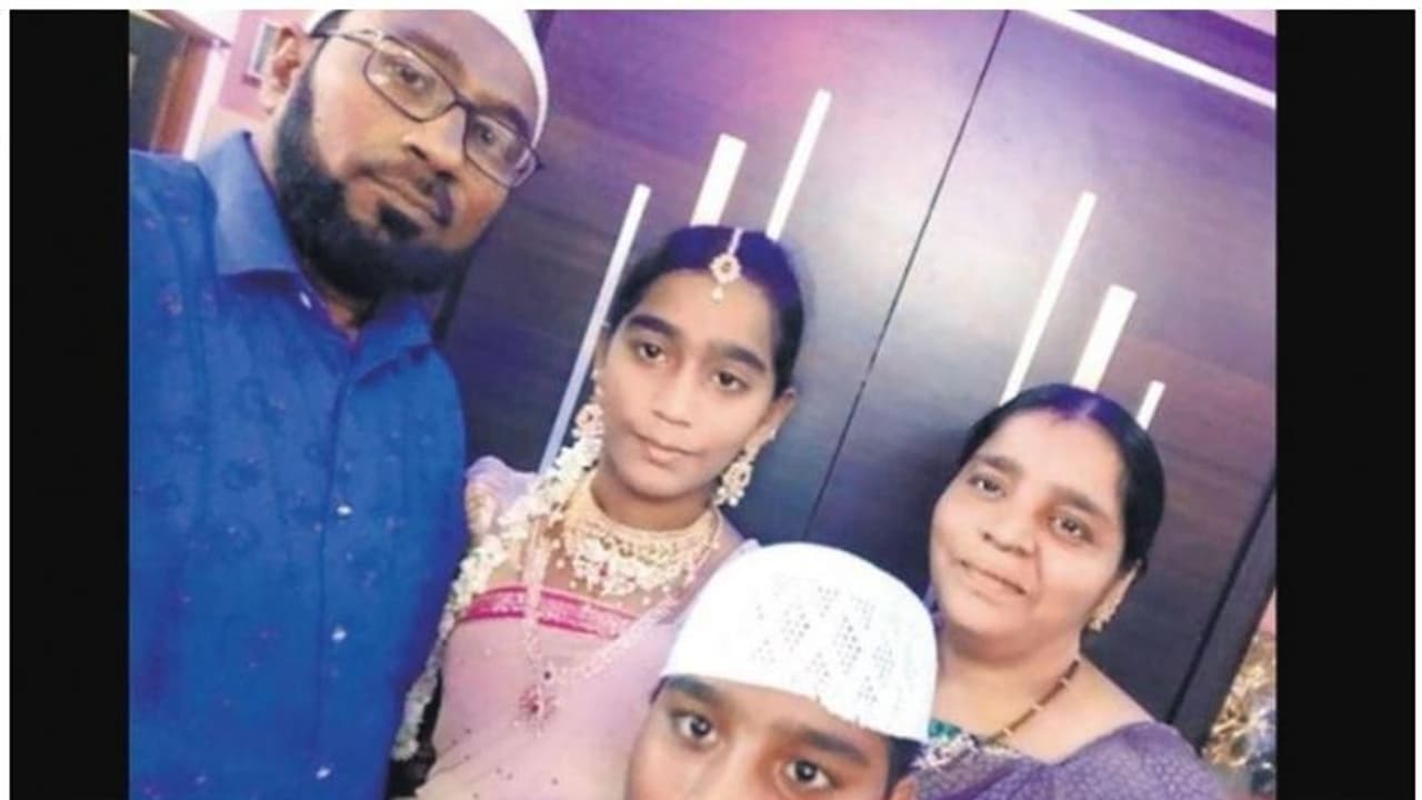 നാലംഗ കുടുംബം ട്രെയിനിന് മുന്നിൽചാടി ആത്മഹത്യ ചെയ്ത സംഭവം, രണ്ട് പൊലീസുകാർ അറസ്റ്റിൽ