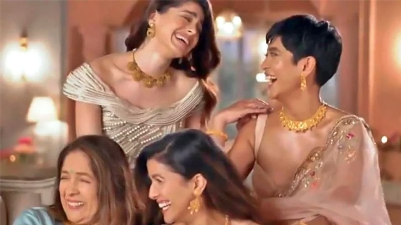 फिर मुसीबत में तनिष्क, अब हिंदू मुस्लिम नहीं बल्कि इस नए विज्ञापन के चलते लोग कर रहे आलोचना फिर मुसीबत में तनिष्क, अब हिंदू मुस्लिम नहीं बल्कि इस नए विज्ञापन के चलते लोग कर रहे आलोचना