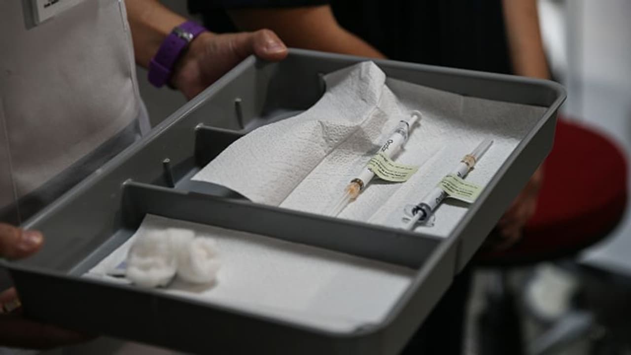 ಡಿ.11 12ಕ್ಕೆ ಅಮೆರಿಕ ಪ್ರಜೆಗಳಿಗೆ ಕೊರೋನಾ ಗೆಲ್ಲಲು ಫೈಝರ್ ಅಸ್ತ್ರ! ಡಿ.11 12ಕ್ಕೆ ಅಮೆರಿಕ ಪ್ರಜೆಗಳಿಗೆ ಕೊರೋನಾ ಗೆಲ್ಲಲು ಫೈಝರ್ ಅಸ್ತ್ರ!