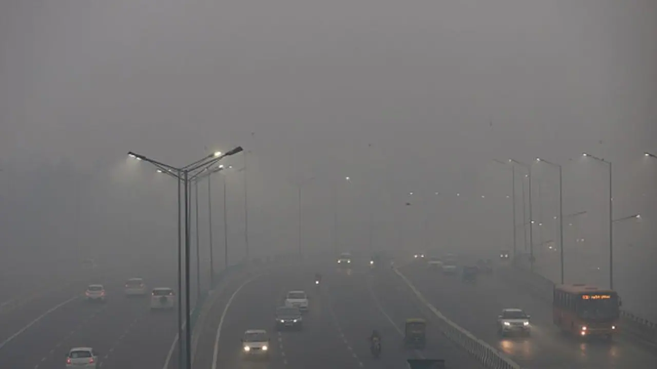Delhi chokes gain as air quality still in ‘very poor’ category, pollution levels dip