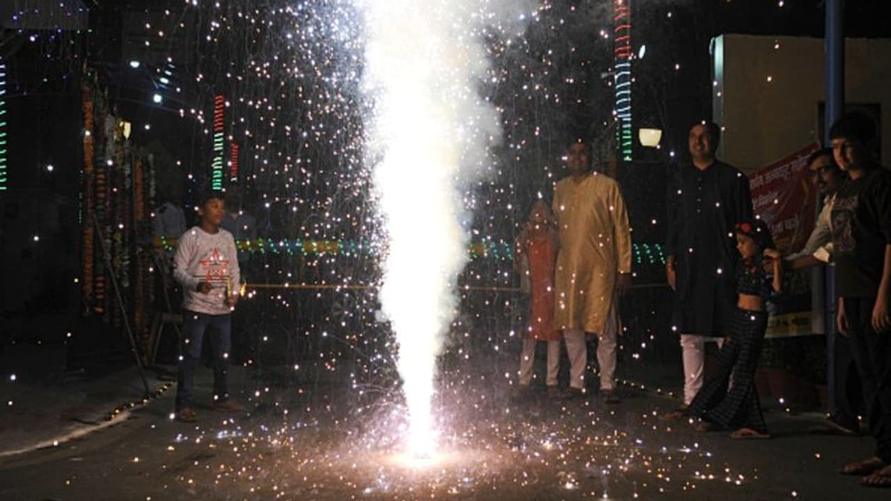 Supreme Court supports Calcutta HC’s order banning firecrackers use, sale in West Bengal Supreme Court supports Calcutta HC’s order banning firecrackers use, sale in West Bengal