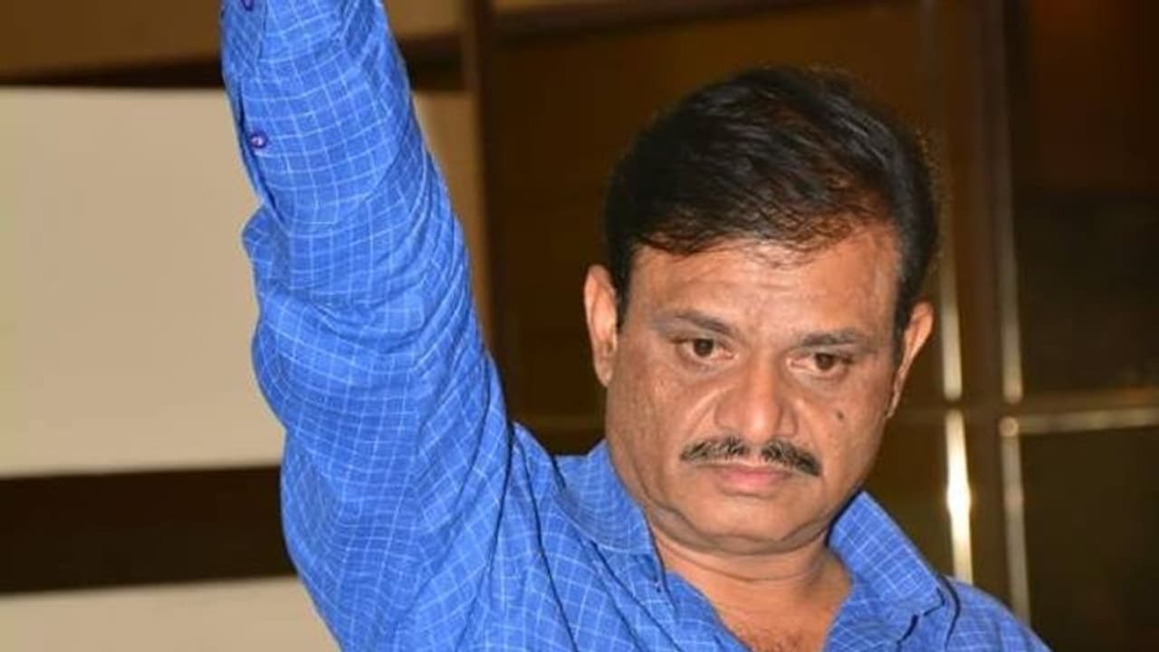 Karnataka bypolls: Munirathna continues to lead in RR Nagar with 16,575 votes Karnataka bypolls: Munirathna continues to lead in RR Nagar with 16,575 votes