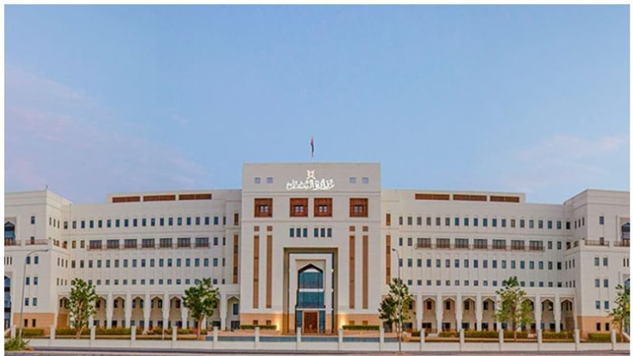 പ്രവാസികള്ക്ക് വീണ്ടും തിരിച്ചടി; ഇരുനൂറിലേറെ തസ്തികകളില് സ്വദേശിവത്കരണം പ്രവാസികള്ക്ക് വീണ്ടും തിരിച്ചടി; ഇരുനൂറിലേറെ തസ്തികകളില് സ്വദേശിവത്കരണം