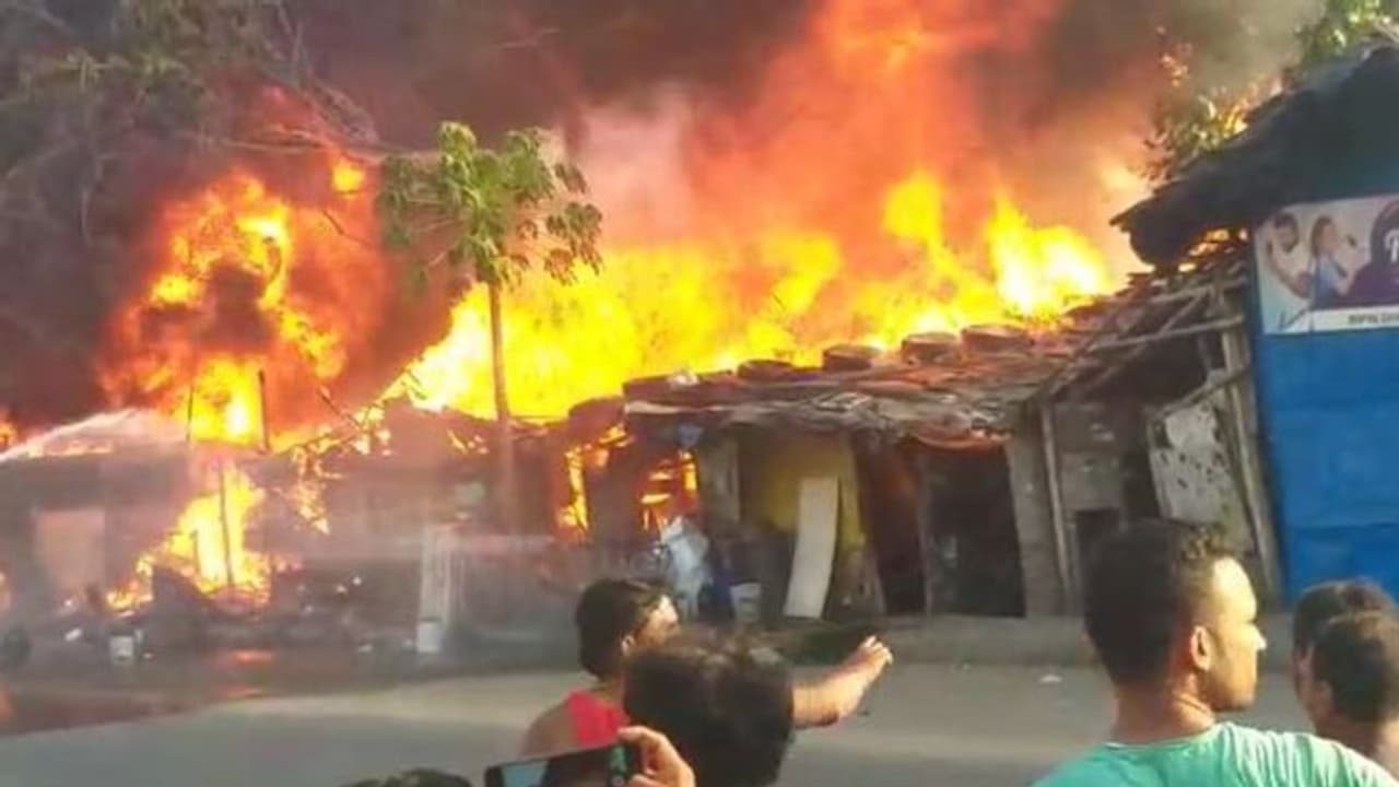 Fire breaks out in slum area of Kolkata