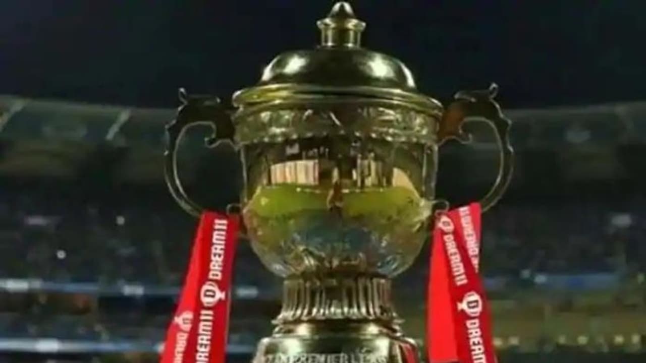 आज IPL की टॉफी उठाने वाली टीम को मिलेगी कितनी रकम? पिछले साल के मुकाबले इतनी कम हो गई है इनामी राशि आज IPL की टॉफी उठाने वाली टीम को मिलेगी कितनी रकम? पिछले साल के मुकाबले इतनी कम हो गई है इनामी राशि