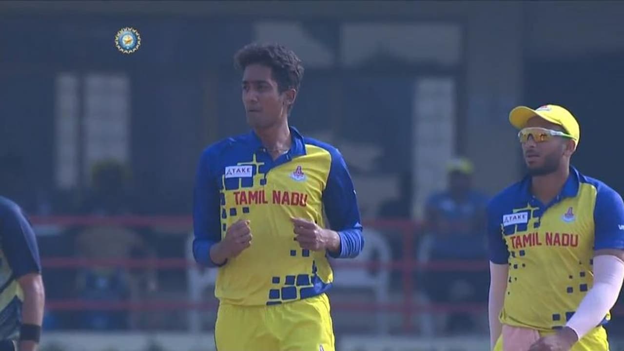 SMAT 2021 ஃபைனல்: சாய் கிஷோர் அபார பவுலிங்.. தமிழ்நாடு அணிக்கு சவாலான இலக்கை நிர்ணயித்த கர்நாடகா SMAT 2021 ஃபைனல்: சாய் கிஷோர் அபார பவுலிங்.. தமிழ்நாடு அணிக்கு சவாலான இலக்கை நிர்ணயித்த கர்நாடகா