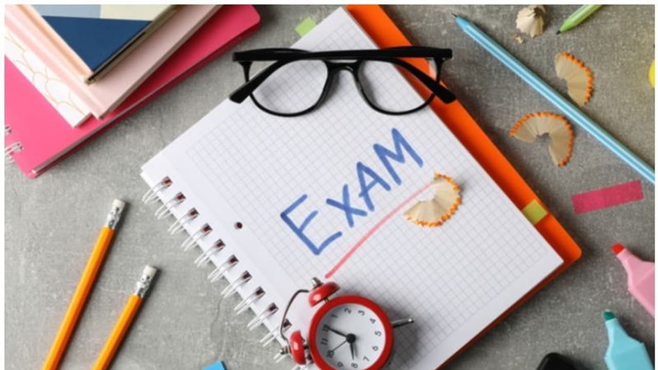 ഈ വർഷത്തെ പ്ലസ്ടു മോഡൽ പരീക്ഷ മാർച്ച് 1ന്; ടൈംടേബിൾ പ്രസിദ്ധീകരിച്ചു ഈ വർഷത്തെ പ്ലസ്ടു മോഡൽ പരീക്ഷ മാർച്ച് 1ന്; ടൈംടേബിൾ പ്രസിദ്ധീകരിച്ചു