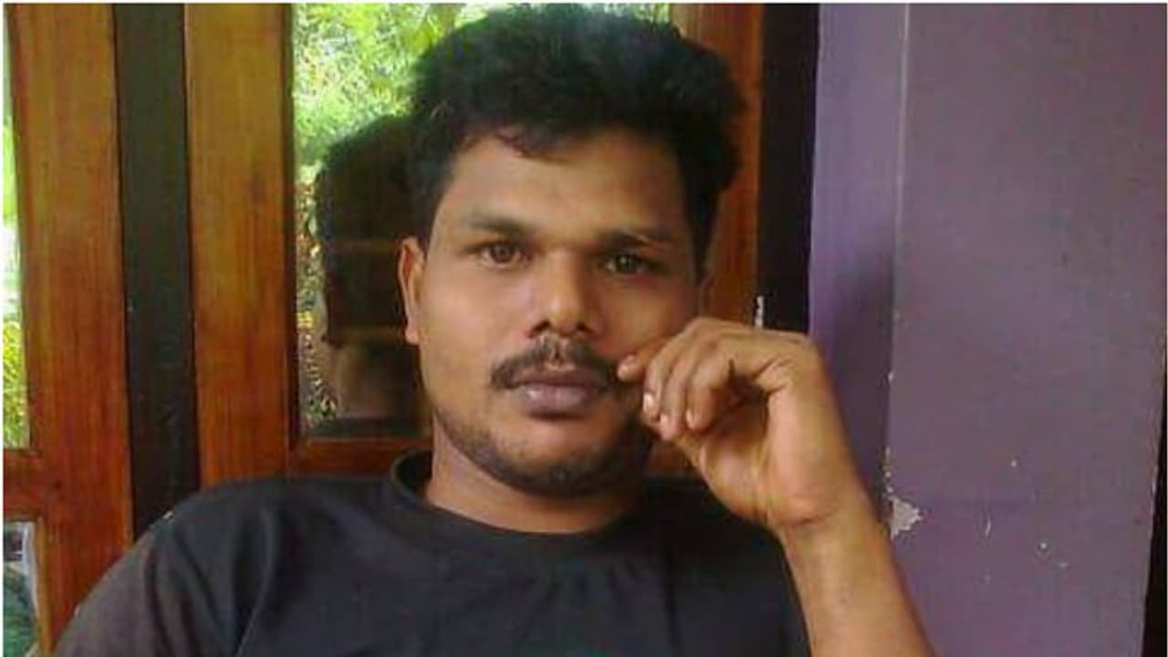 ഭര്ത്താവിന്റെ മരണത്തില് ദുരൂഹതയെന്ന് ഭാര്യ; 5 വര്ഷത്തിന് ശേഷം മൃതദേഹം പുറത്തെടുത്ത് പരിശോധന ഭര്ത്താവിന്റെ മരണത്തില് ദുരൂഹതയെന്ന് ഭാര്യ; 5 വര്ഷത്തിന് ശേഷം മൃതദേഹം പുറത്തെടുത്ത് പരിശോധന