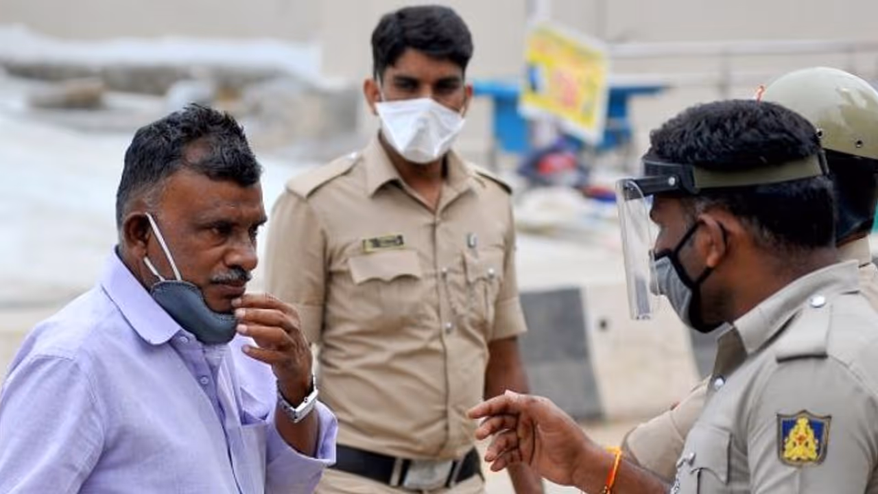 निजी कार में भी दिल्ली में मास्क पहनना जरूरी, नहीं तो लगेगा जुर्माना