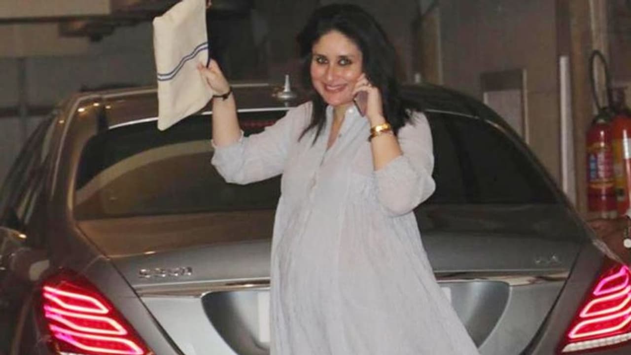 উৎসবের মরসুমে ভাইরাল ক্যারিনা, সোশ্যাল মিডিয়ায় বেবিবাম্প নিয়েই একাধিক পোজ উৎসবের মরসুমে ভাইরাল ক্যারিনা, সোশ্যাল মিডিয়ায় বেবিবাম্প নিয়েই একাধিক পোজ