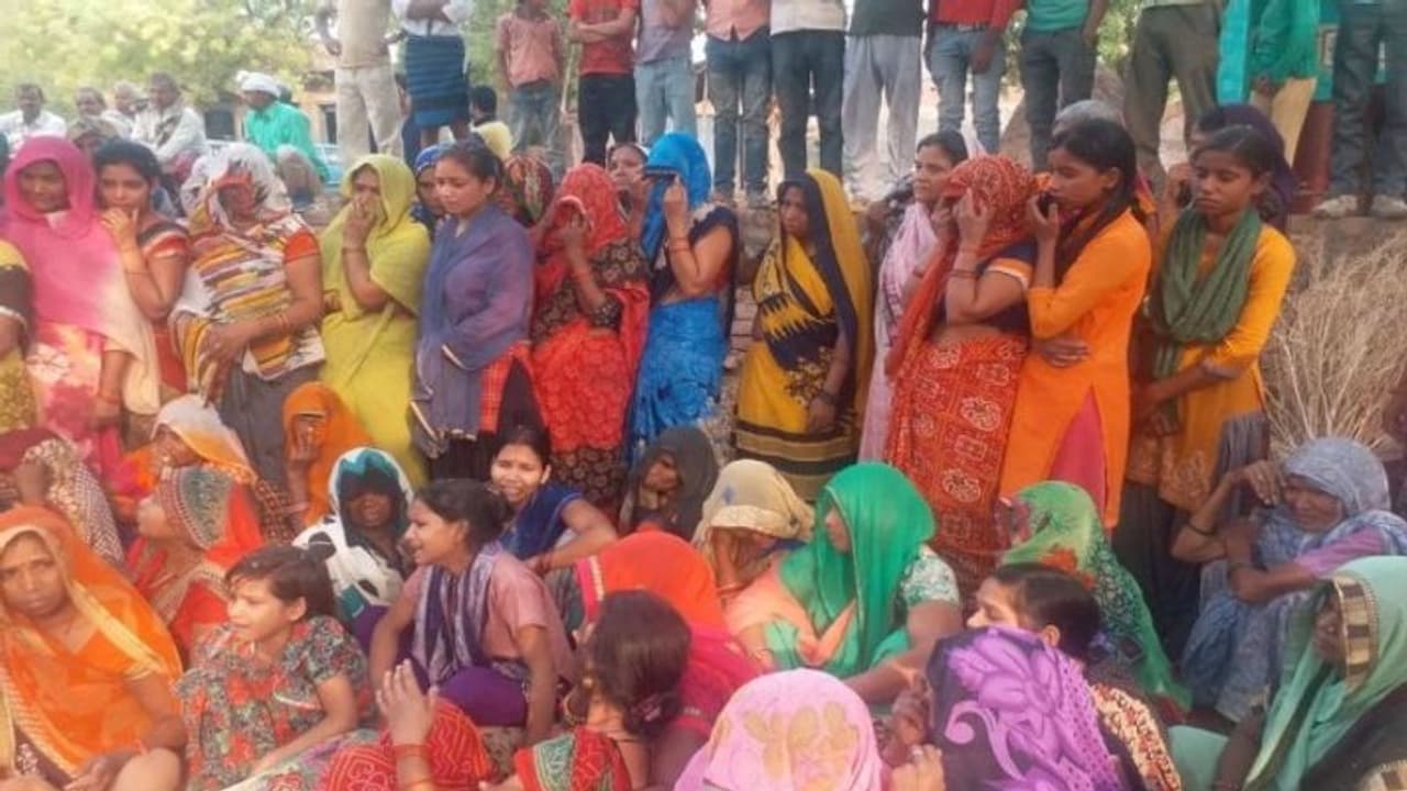 दर्दनाक मंजर: शहनाई की जगह गूंजने लगीं मातम की चीखें, बनने वाला था दूल्हा..लेकिन अब जलेगी उसकी चिता दर्दनाक मंजर: शहनाई की जगह गूंजने लगीं मातम की चीखें, बनने वाला था दूल्हा..लेकिन अब जलेगी उसकी चिता