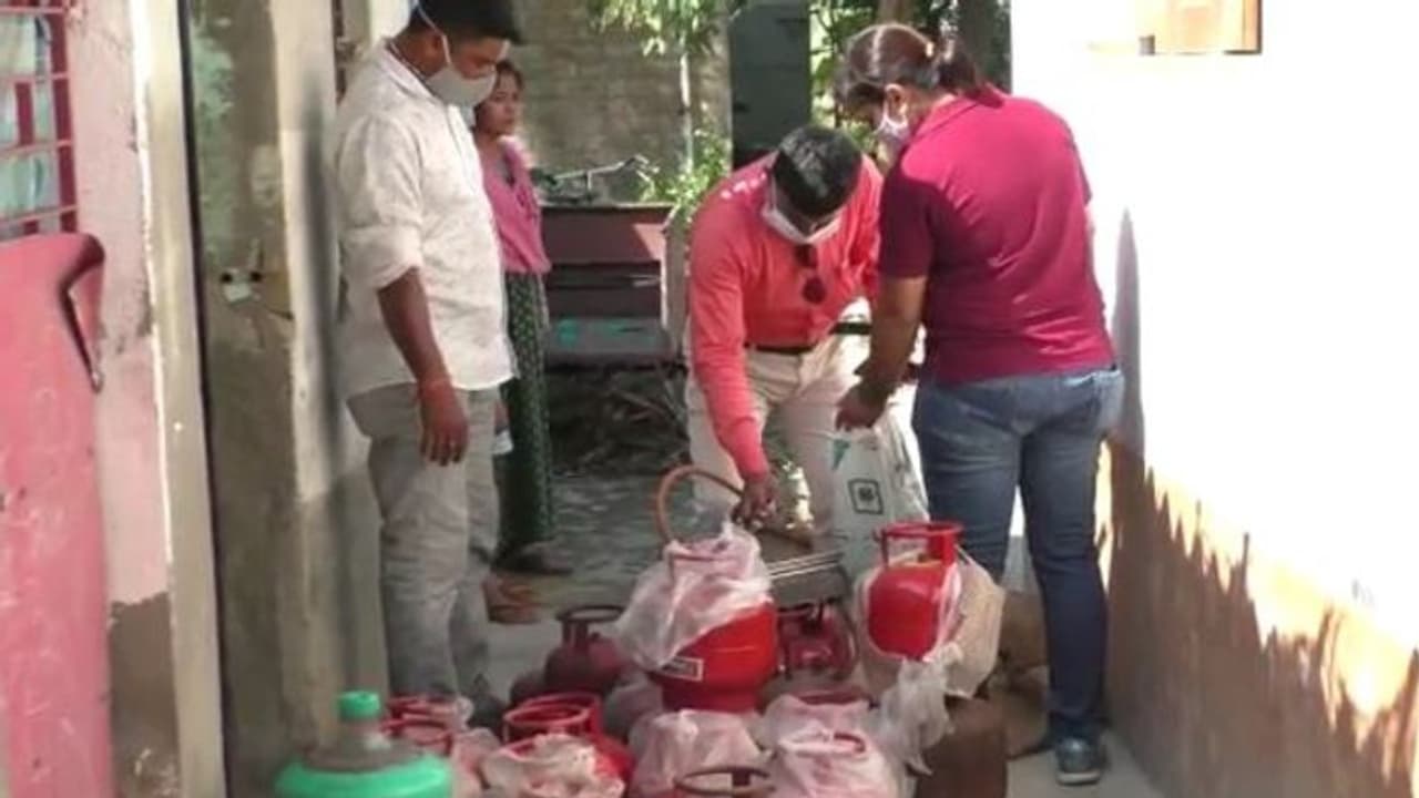 নিউটাউনে অবৈধ গ্যাস বিক্রির গোডাউনে EB র হানা, বিমানবন্দর সহ একাধিক স্থানে চলবে তল্লাশি নিউটাউনে অবৈধ গ্যাস বিক্রির গোডাউনে EB র হানা, বিমানবন্দর সহ একাধিক স্থানে চলবে তল্লাশি