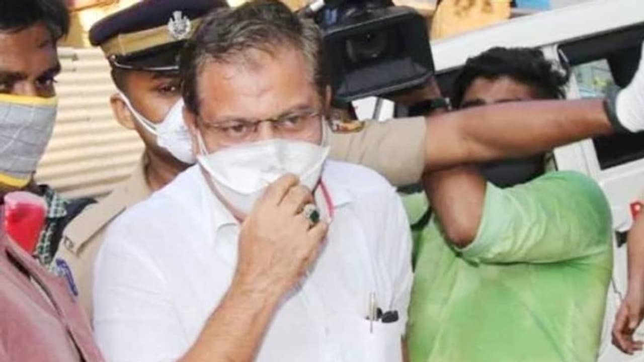 ജ്വല്ലറി തട്ടിപ്പ് കേസ്: കേസിൽ നിന്ന് ഒഴിവാക്കണമെന്നാവശ്യപ്പെട്ട് കമറുദ്ദീന് നല്കിയ ഹർജിയിൽ വിധി ഇന്ന് ജ്വല്ലറി തട്ടിപ്പ് കേസ്: കേസിൽ നിന്ന് ഒഴിവാക്കണമെന്നാവശ്യപ്പെട്ട് കമറുദ്ദീന് നല്കിയ ഹർജിയിൽ വിധി ഇന്ന്