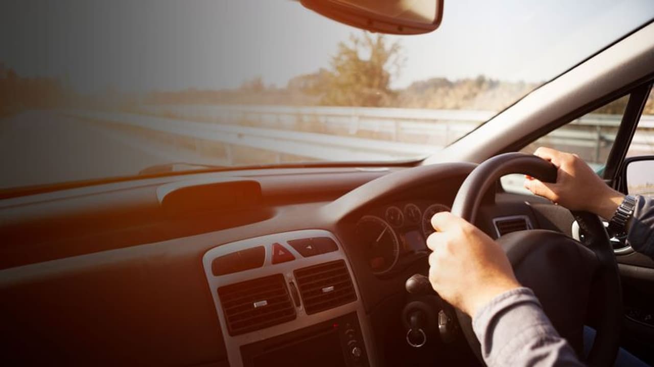 വാങ്ങി ഷോറൂമില് നിന്നിറങ്ങി 30 സെക്കന്ഡ്, പുത്തന് കാര് പൊലീസ് പൊക്കി! വാങ്ങി ഷോറൂമില് നിന്നിറങ്ങി 30 സെക്കന്ഡ്, പുത്തന് കാര് പൊലീസ് പൊക്കി!