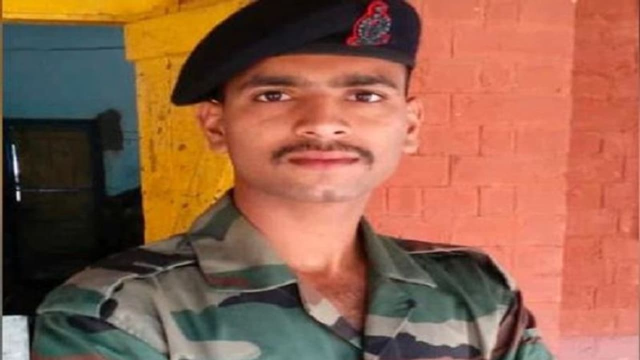 ರಜೆಗೆ ಬಂದಿದ್ದ ಯೋಧನನ್ನ ಕೊಂದಿದ್ದ ಪಾಪಿ ತಂದೆಗೆ ಜೀವಾವಧಿ ಶಿಕ್ಷೆ ರಜೆಗೆ ಬಂದಿದ್ದ ಯೋಧನನ್ನ ಕೊಂದಿದ್ದ ಪಾಪಿ ತಂದೆಗೆ ಜೀವಾವಧಿ ಶಿಕ್ಷೆ