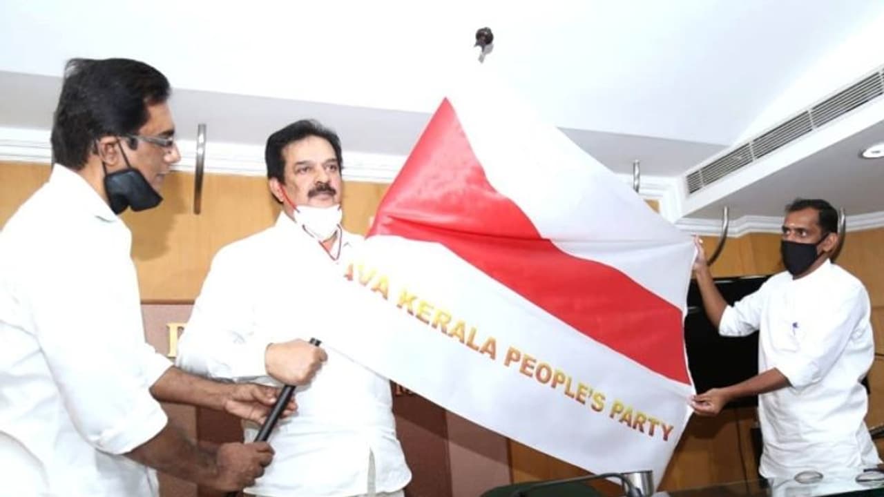 പുതിയ രാഷ്ട്രീയ പാര്ട്ടിയുടെ പതാക പുറത്തിറക്കി ദേവന്; നിയമസഭാ തിരഞ്ഞെടുപ്പില് മത്സരിക്കും പുതിയ രാഷ്ട്രീയ പാര്ട്ടിയുടെ പതാക പുറത്തിറക്കി ദേവന്; നിയമസഭാ തിരഞ്ഞെടുപ്പില് മത്സരിക്കും