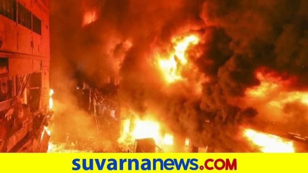 ಬೆಂಕಿ ಹಚ್ಚಿ ವಿಗ್ರಹಗಳು ವಿರೂಪ : ಹಳೇಬೀಡು ಹೊಯ್ಸಳೇಶ್ವರ ದೇಗುಲದಲ್ಲಿ ಘಟನೆ ಬೆಂಕಿ ಹಚ್ಚಿ ವಿಗ್ರಹಗಳು ವಿರೂಪ : ಹಳೇಬೀಡು ಹೊಯ್ಸಳೇಶ್ವರ ದೇಗುಲದಲ್ಲಿ ಘಟನೆ