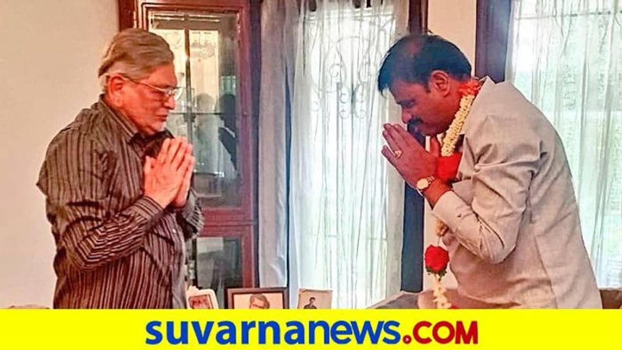 ಎಸ್.ಎಂ.ಕೃಷ್ಣ ಭೇಟಿ ಆದ ನೂತನ ಶಾಸಕ ಮುನಿರತ್ನ ಎಸ್.ಎಂ.ಕೃಷ್ಣ ಭೇಟಿ ಆದ ನೂತನ ಶಾಸಕ ಮುನಿರತ್ನ