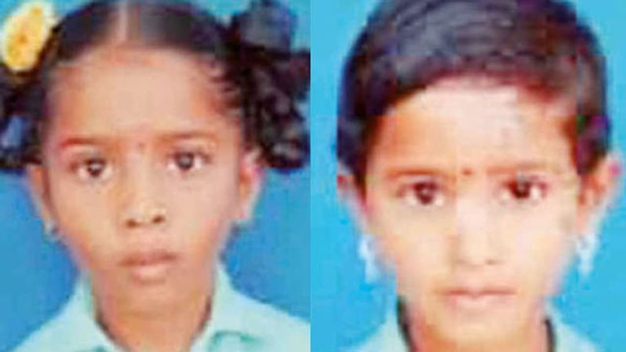 நடத்தையில் சந்தேகம்... ஆத்திரத்தில் குழந்தைகளை கடப்பாரையால் குத்திக்கொன்ற தந்தை... மனைவி கவலைக்கிடம்..! நடத்தையில் சந்தேகம்... ஆத்திரத்தில் குழந்தைகளை கடப்பாரையால் குத்திக்கொன்ற தந்தை... மனைவி கவலைக்கிடம்..!