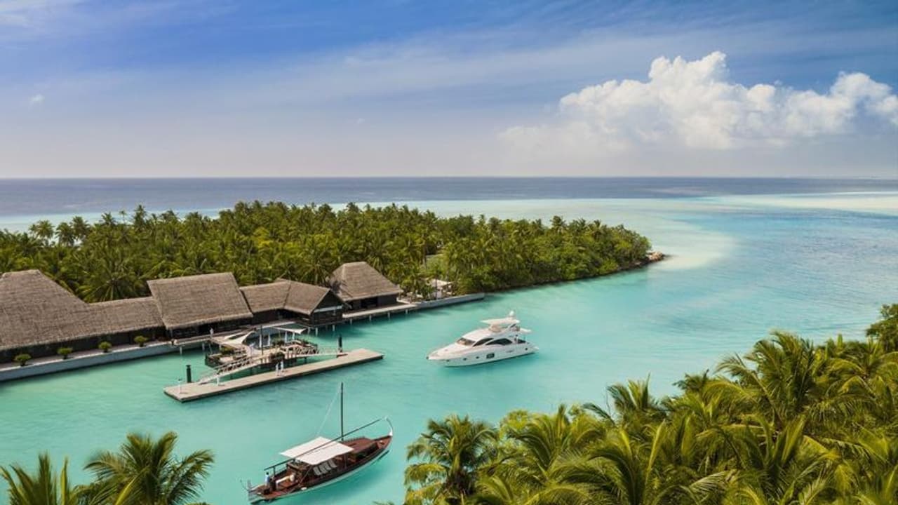 మాల్దీవుల్లో మాయమైన భార్య.. ఆచూకీ తెలిపితే రూ. 70 లక్షలు ప్రకటించిన భర్త... మాల్దీవుల్లో మాయమైన భార్య.. ఆచూకీ తెలిపితే రూ. 70 లక్షలు ప్రకటించిన భర్త...