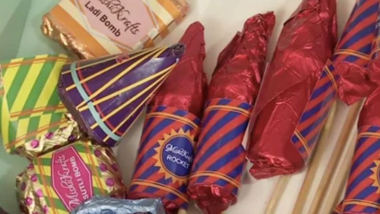 'ദീപാവലി സ്പെഷ്യല്'; പടക്കമാണെന്നോര്ത്ത് പൊട്ടിക്കല്ലേ... 'ദീപാവലി സ്പെഷ്യല്'; പടക്കമാണെന്നോര്ത്ത് പൊട്ടിക്കല്ലേ...